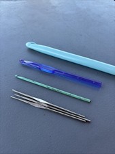 Vintage Miscellaneous Lot of 6 Crochet Hooks, 3 L  Or al