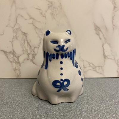 M. A. HADLEY ART POTTERY CAT FIGURINE BLUE & WHITE W/ BOW AND DOTS - VINTAGE