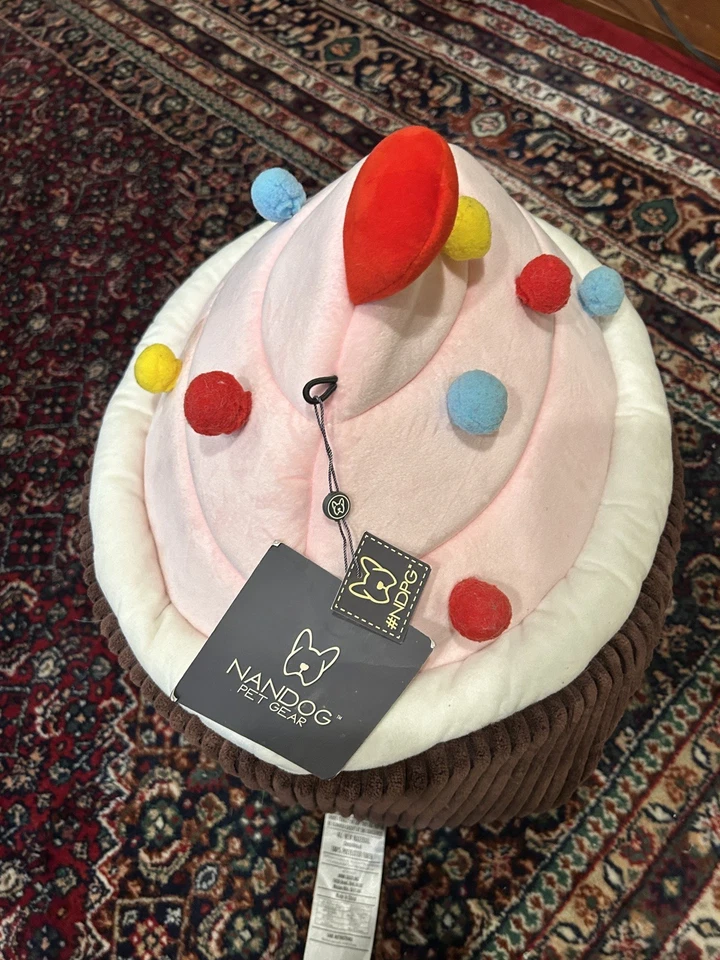 NANDOG Cat/small dog Bed CUPCAKE Cave Tent House IN good cond.  w/original tags  - Image 4 of 4