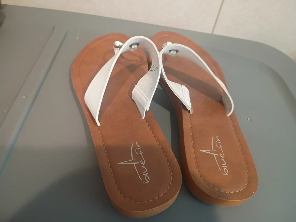 Bluefin Women's White Slip On Sandals 11 Medium Brand New - Image 3 of 4