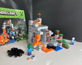 LEGO Minecraft Set# 21113 "THE CAVE" Spider Complete w/ Instructions & MINIFIGS