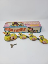 Vintage Wind-up Clockwork Tin Mechanical Family of Ducks Toy / Boxed / Working