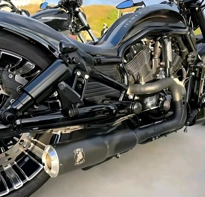 HARLEY-DAVIDSON V-RODマフラー 3.5'' Baffled Slash Cut Mufflers for 07-17 Harley Vrod Night