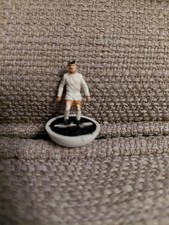 Subbuteo Reference no 21 -  1 spare football player - Leeds United + 7 teams