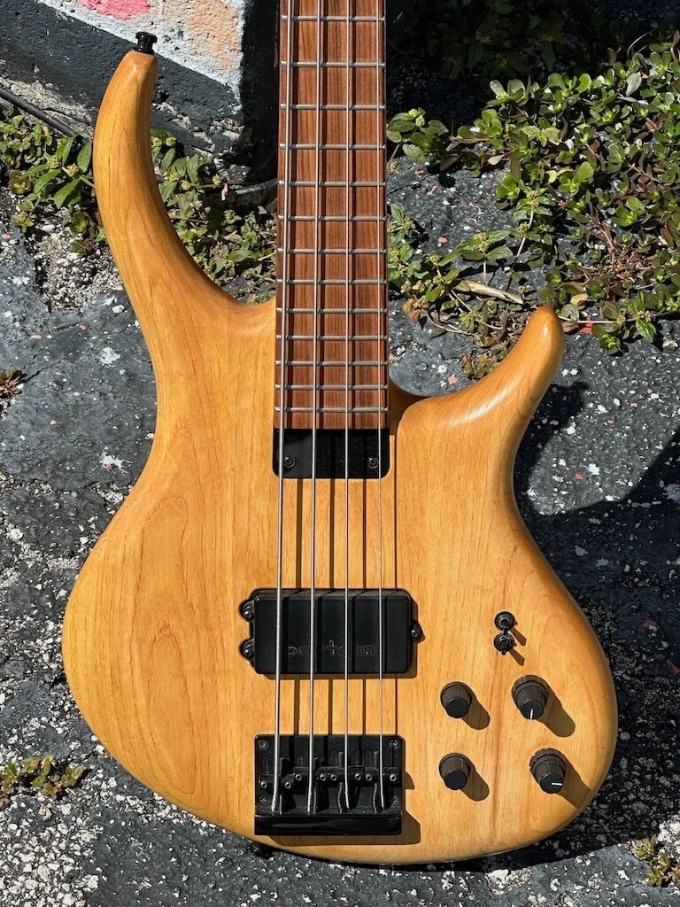 1996 Tobias Growler 4 string Bass a USA made working mans choice 