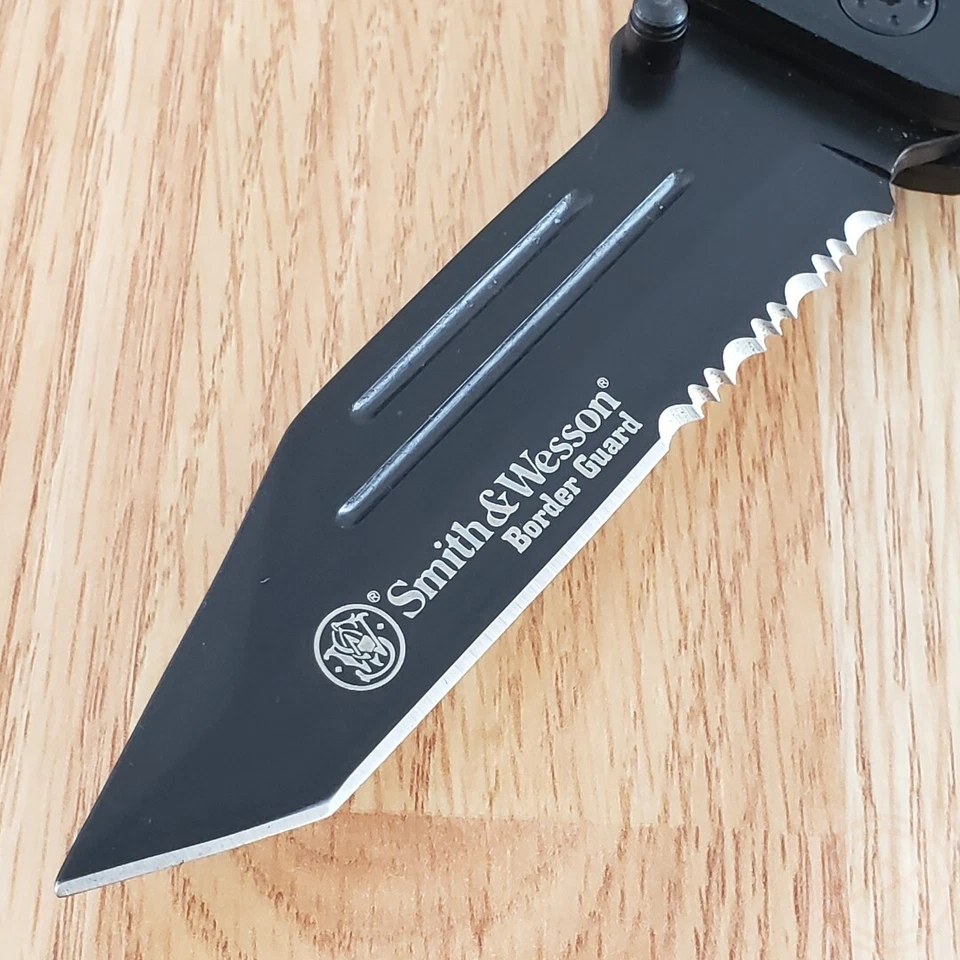 Cuchillo Plegable Smith and Wesson Border Guard 4.25" Hoja 7Cr17 Mango Aluminio Foto 3 de 4