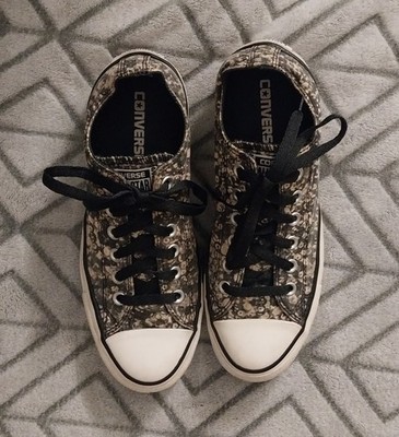 Converse Chuck Taylor All Star - Women's 8. Used.