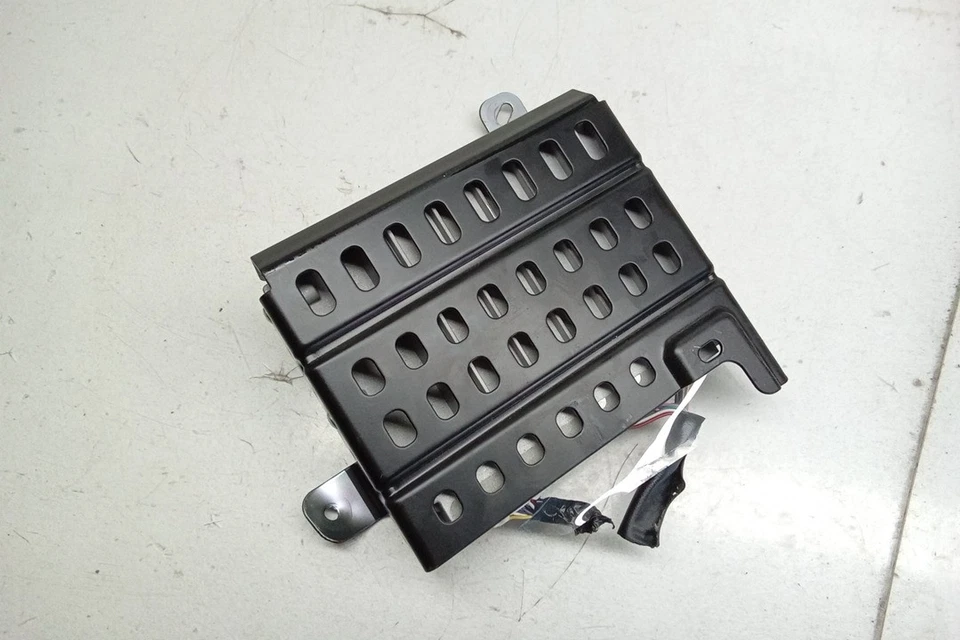 Amplificador de radio Subaru Impreza 20 2020 OEM Foto 3 de 4