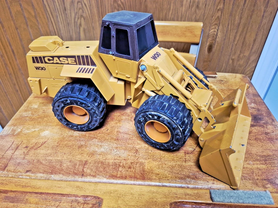 Vintage 1987 ERTL CASE W30 Front-End Loader Diecast Steel Model 1:16 Scale - Image 4 of 4