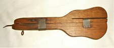 ANTIQUE VTG WOODEN SHUTTLE SEWING TOOL NEEDLE RUG MAKING WONDERFUL PATINA