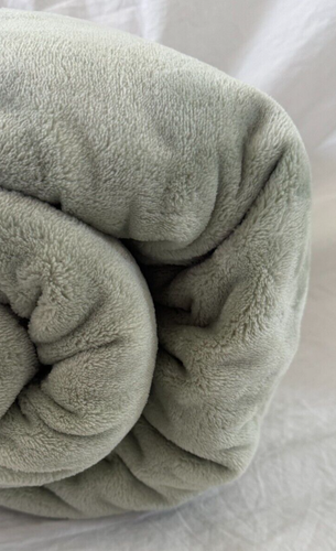 Calvin Klein Oversized Solid Sage Ultra Soft Plush King Blanket NIP - Picture 11 of 12