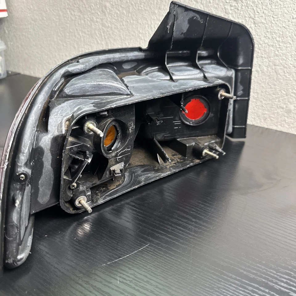 1995 ACURA INTEGRA RIGHT/PASSENGER TAIL LIGHT OEM #121 - Image 3 of 4