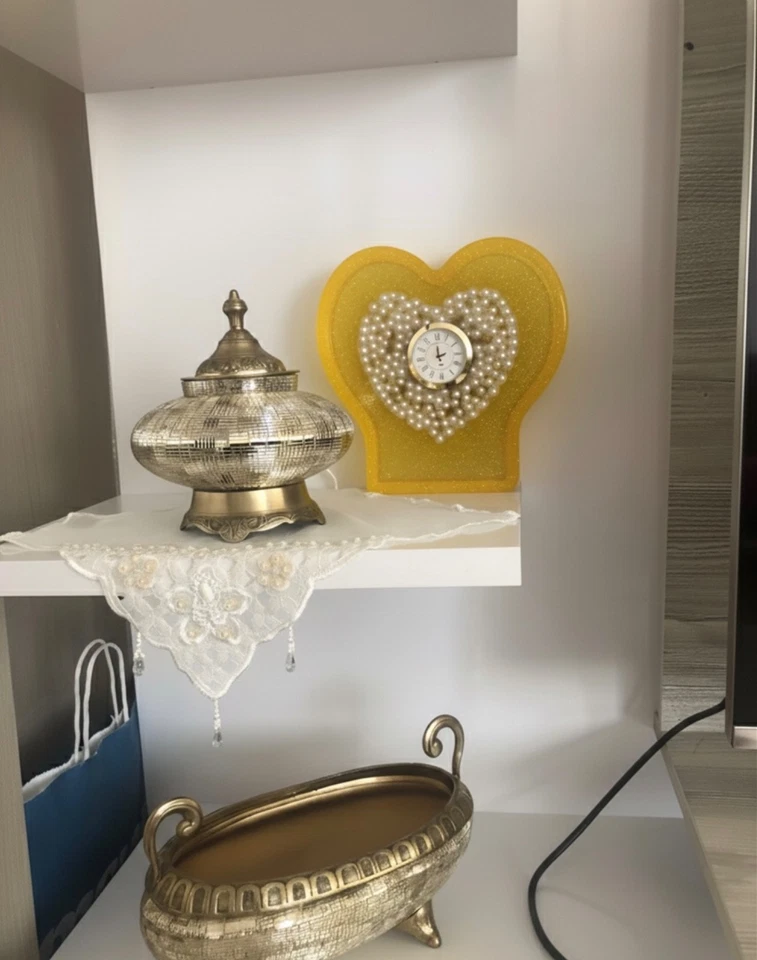 Reloj de Escritorio Hecho a Mano Corazón Epoxi - Regalo Corazón Aqua y Perla - Decoración Resina Serena Foto 4 de 4