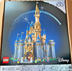 LEGO Disney: The Disney Castle (43222) NEW in sealed box 4837 pieces  age 18+