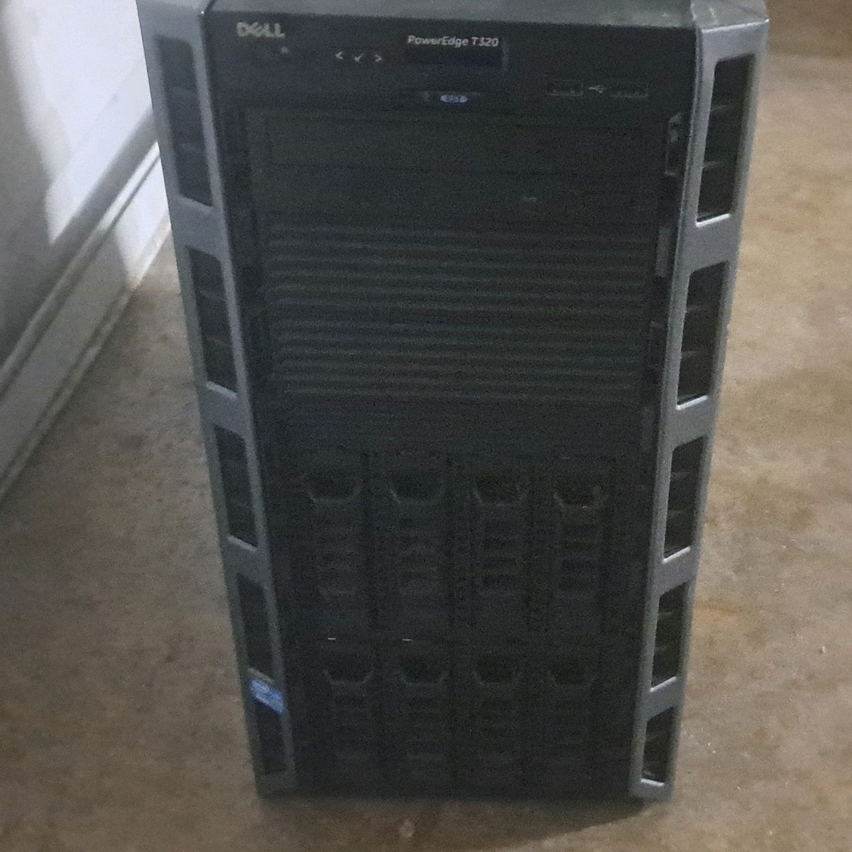 Dell PowerEdge T320 Server Xeon @ 2.2GHz and 4 Gb ram | eBay