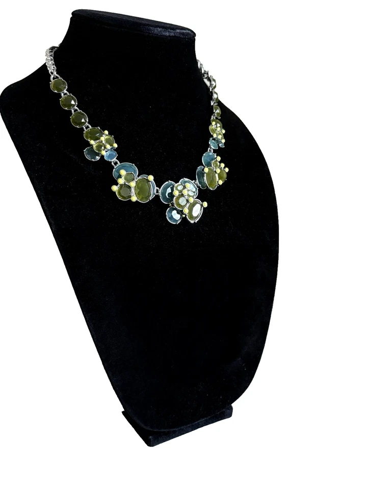 Collar Talbots Plata Azul y Verde Floral Cabujón Cuentas Distintivo Foto 3 de 4