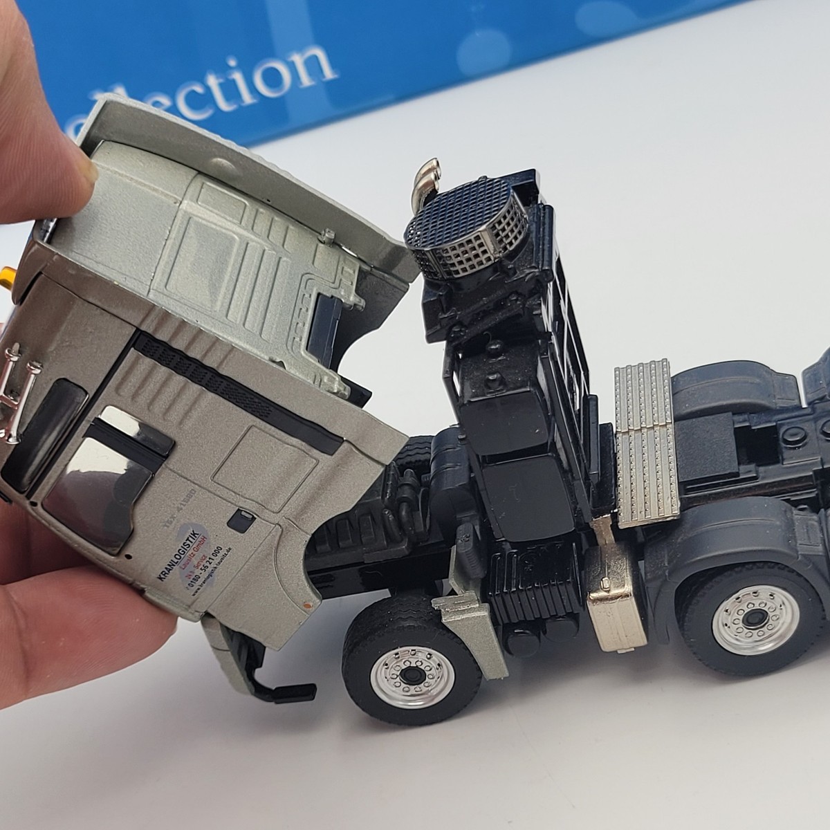 CONRAD, MAN TGX XL 6x4 avec Semi GOLDHOFER DLZ6 VOSS, échelle 1/50