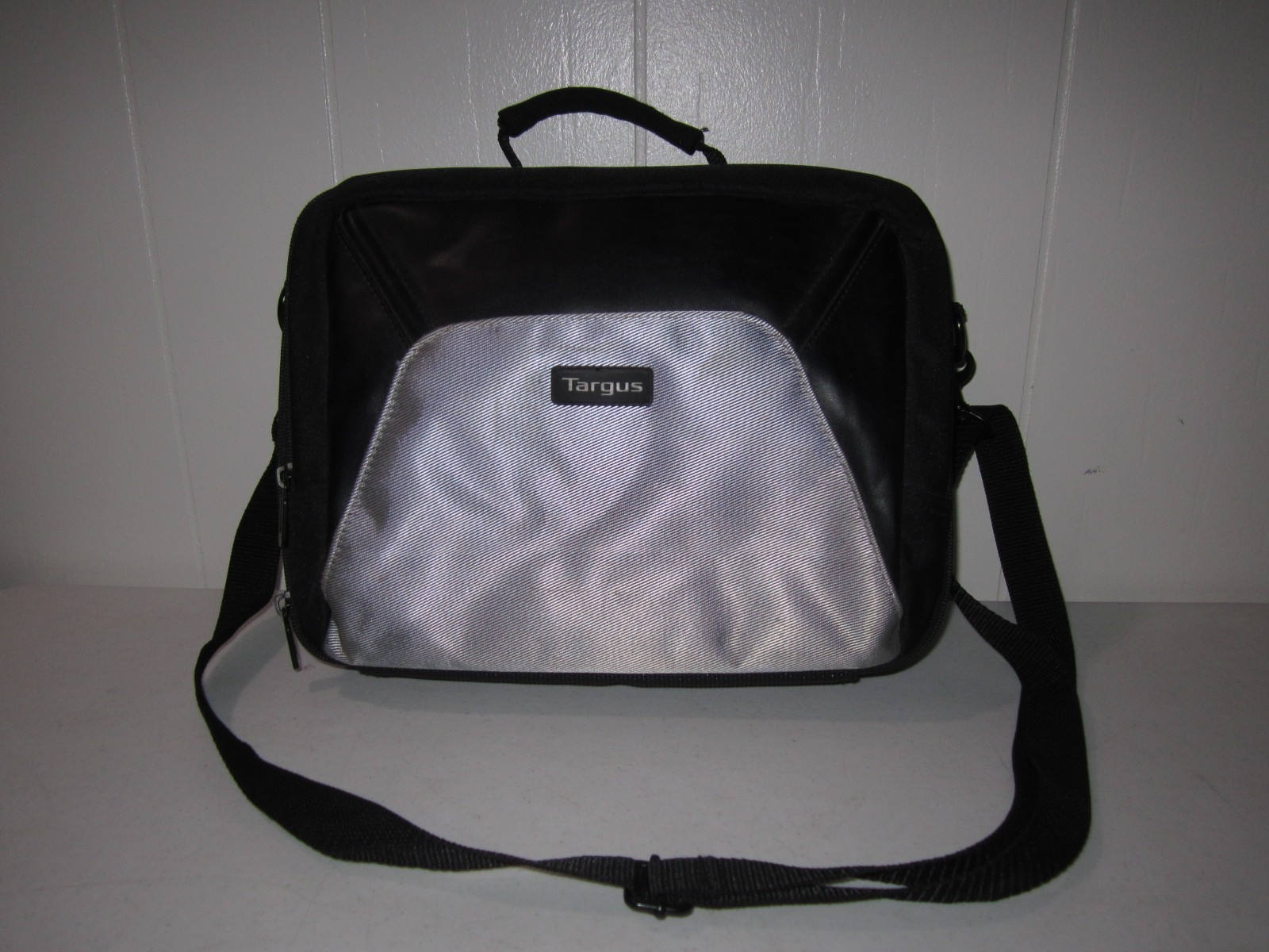 Case/holds Player & Accessories & Dvds 10 Inch