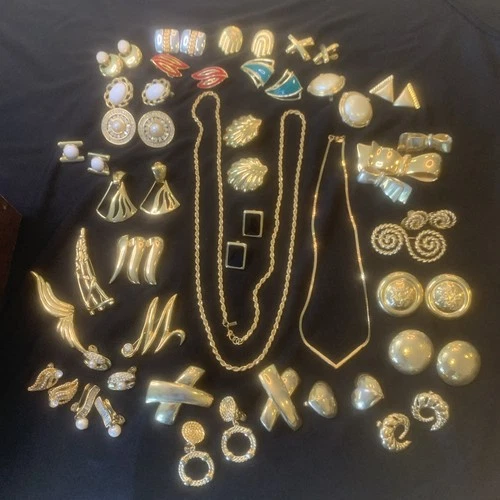 ESTATE MONET VINTAGE DESIGNER COSTUME JEWELRY LOT BROOCH EARRINGS NECKLACES