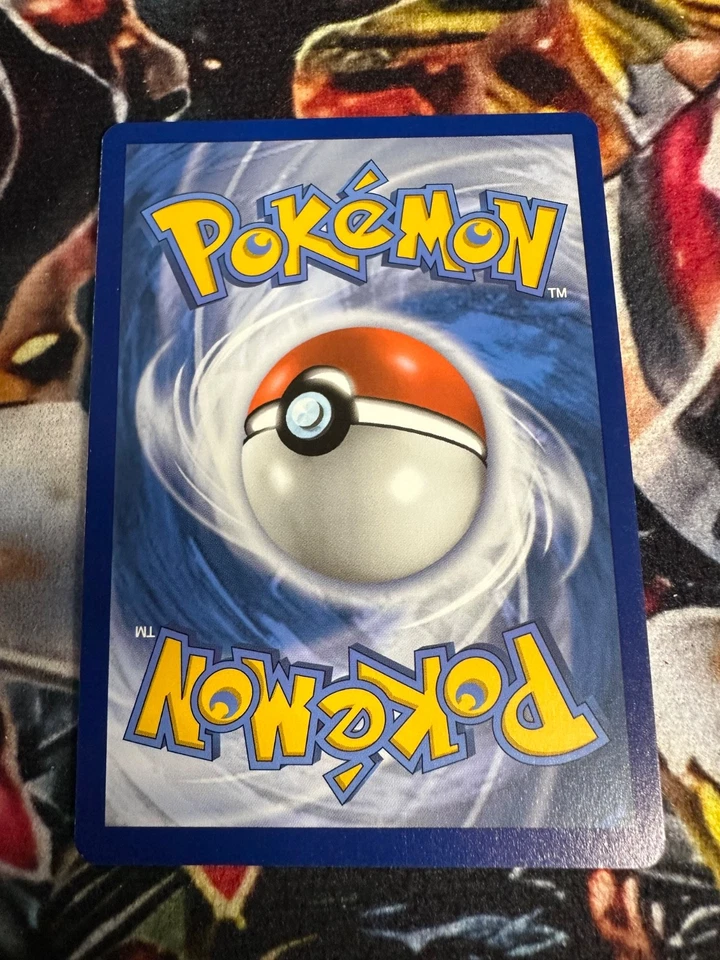 Weezing 095/198 Swsh06: Sword & Shield - Chilling Reign Reverse Holo - Image 2 of 2