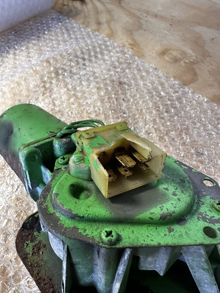 84-88 Nissan 300zx Z31 Windshield Wiper Motor OEM Used - Image 4 of 4