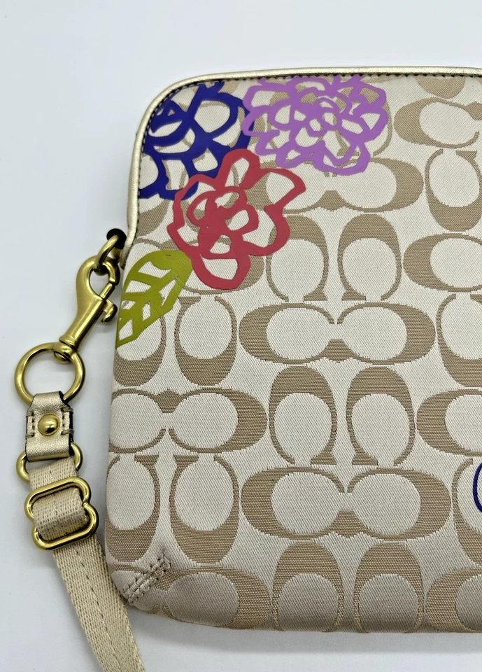 Funda Bandolera Coach Daisy Apliques Ipad/Tablet Beige/Caqui Foto 4 de 4