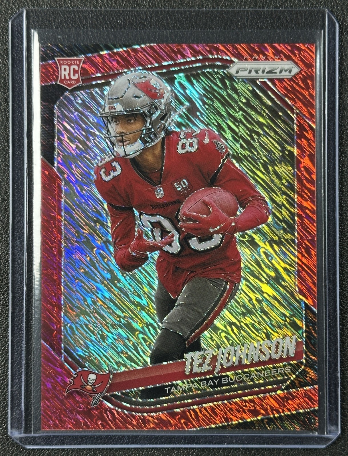 TEZ JOHNSON 2025 PANINI PRIZM #381 RED SHIMMER RC 28/49 BUCCANEERS