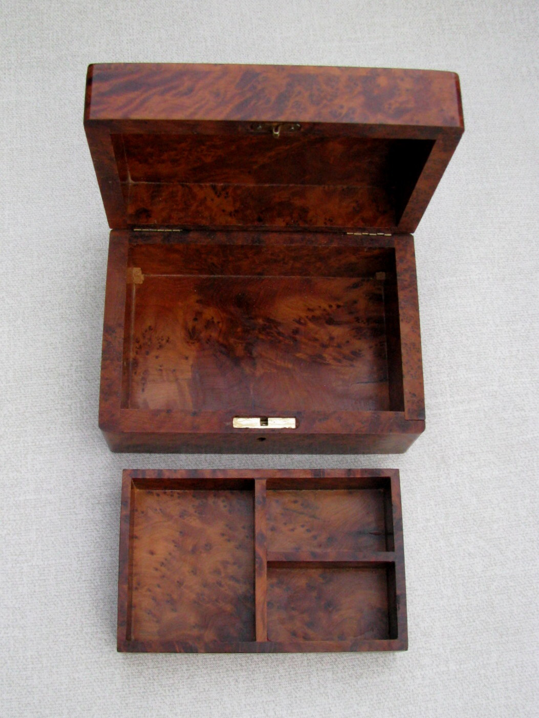 FINE VINTAGE SELECT BURL TWO LAYER JEWELRY/KEEPSAKE BOX DECORATIVE OBJECT D’ ART