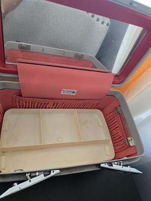 Vintage Samsonite Silhouette II Burgundy Red Train Clam Case No keys 