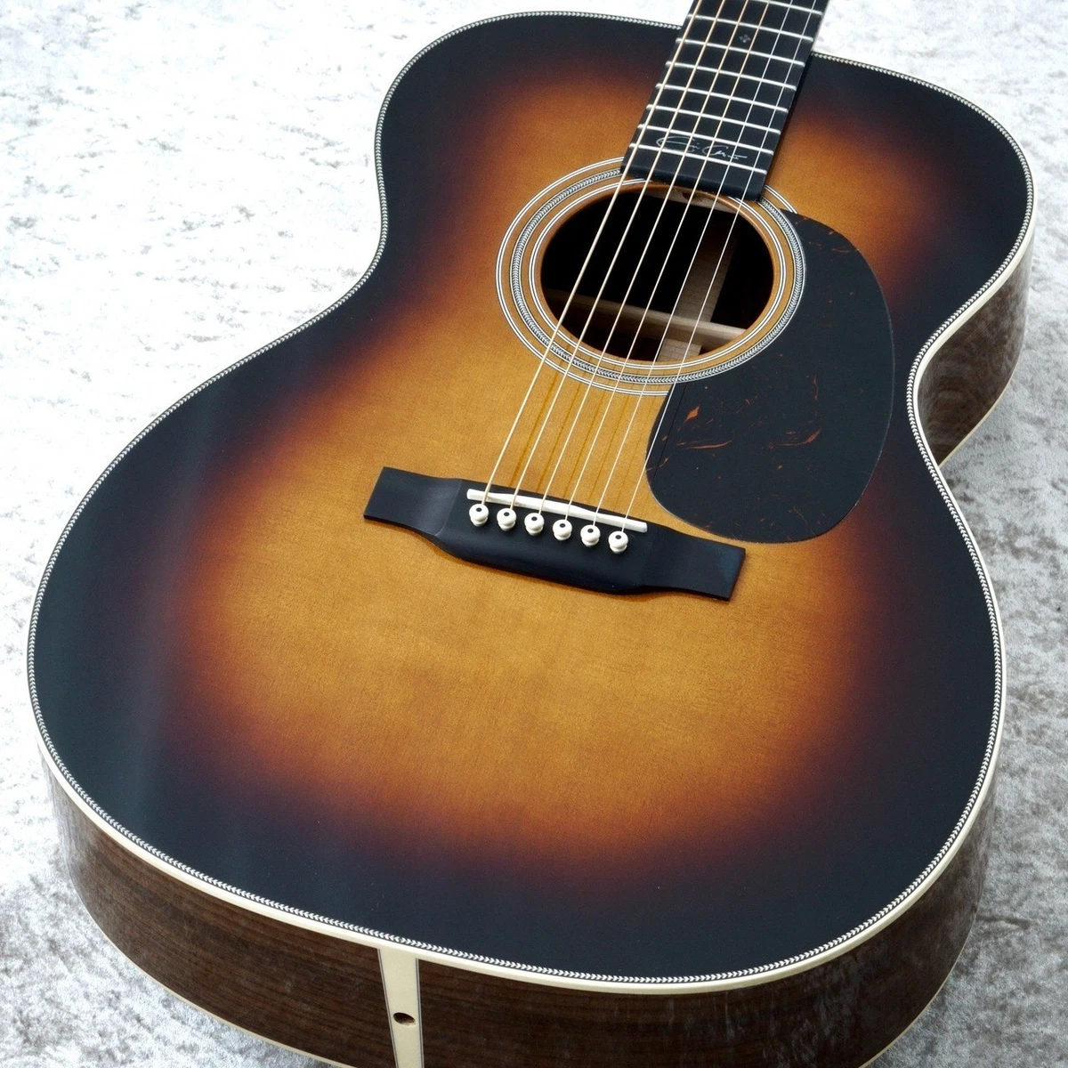 Martin 000-28EC Eric Clapton Signature Sunburst USADO 2024 con seguimiento