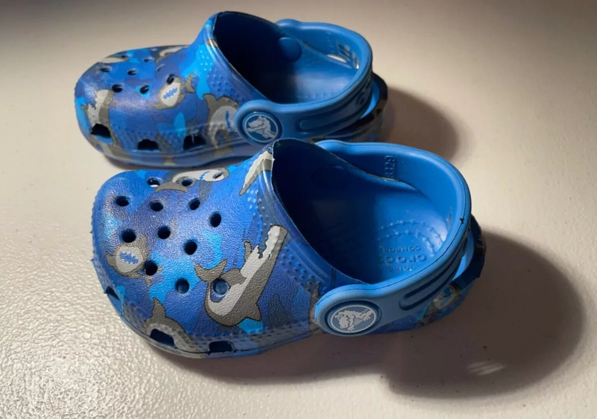 Crocs Classic Shark Graphic Clog Size 5C Toddler Infant 12 18mths