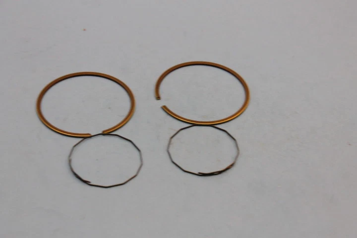 JUEGO ANILLO PISTÓN YAMAHA AT1 4TH O/S 1.00 PIEZA # 479-11601-40-00 NUEVO DE LOTE NUEVO Foto 2 de 4