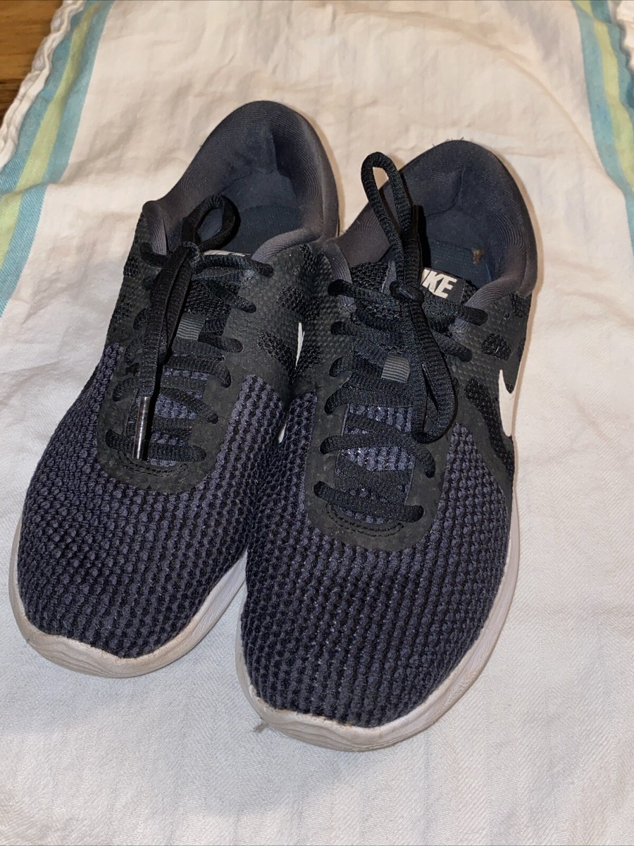 revolution 4 nike trainers