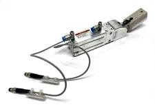 Destaco 81L20-10100 Pneumatic Power Clamp M5 Ports, Horizontal Clamping Arm