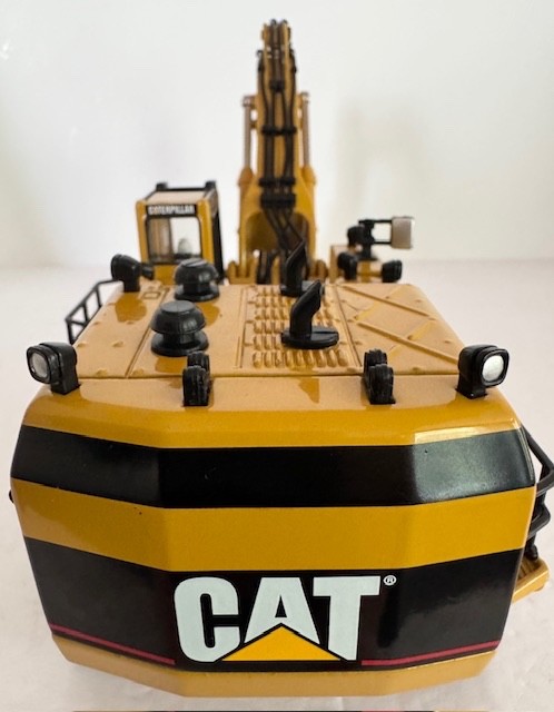 CATERPILLAR 374D PELLE HYDRAULIQUE AVEC FIGURINE