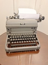 Royal Magic Margin Touch Control Typewriter Vintage 1940's Pre-owned  thumbnail