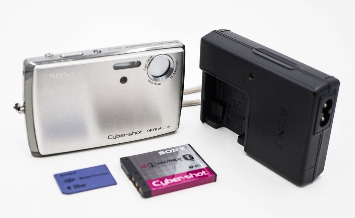 Sony Cyber-shot DSC-T33 5.1MP Digital Camera - Excellent Sony Cyber-shot DSC-T33 5.1MP Digital Camera - Excellent