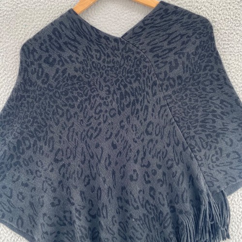 Chicos Sweater Womens Small Medium Gray Leopard Poncho Fringe Wrap Stretch Knit - Picture 4 of 11
