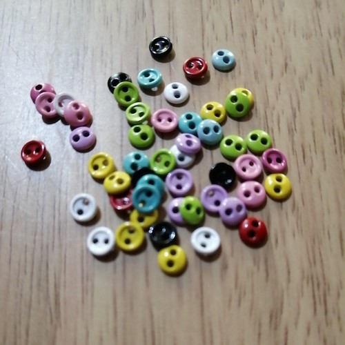 50pcs 2 Holes 4mm Mini Buttons For Doll Clothes Round Candy Cardmaking Scrapbook - Picture 5 of 6