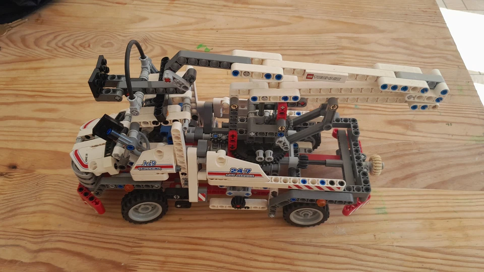 LEGO TECHNIC 8071 LE CAMION NACELLE - Photo 2/4