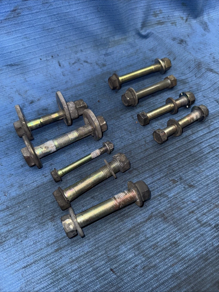 01-05 Juego de pernos de brazo de control trasero Lexus IS300 LH RH OEM pernos de suspensión excéntricos Foto 3 de 4