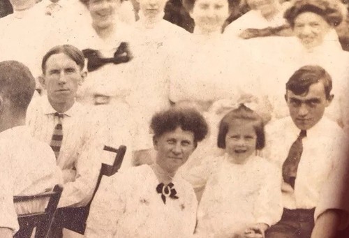 Sunday Best Photograph Portrait Ladies Gibson Hairdo Lace Dresses Gentlemen Ties - Picture 9 of 11