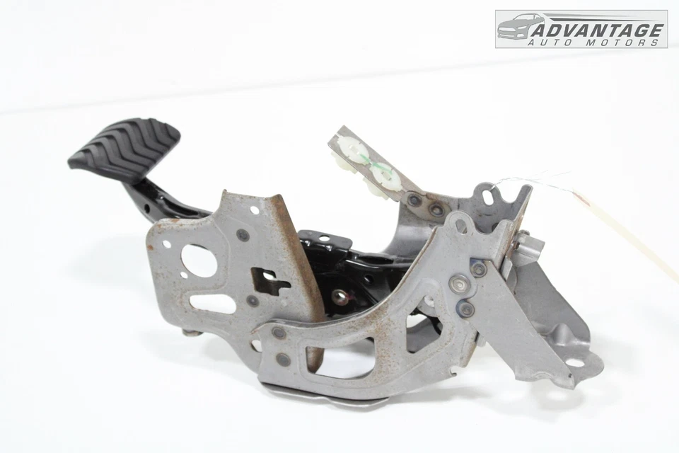 2019-2023 NISSAN ALTIMA PARKING ASISST STOP BRAKE PEDAL W/ BRACKET OEM - Image 2 of 4