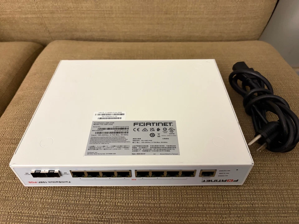 Conmutador PoE montable en rack Fortinet FortiSwitch FS108FPOE 8 puertos G2U Foto 4 de 4