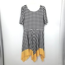 Metrostyle 3/4 SleeveAsymmetricalShiftDressGeometricRoundNeck Black/WhiteSize 12