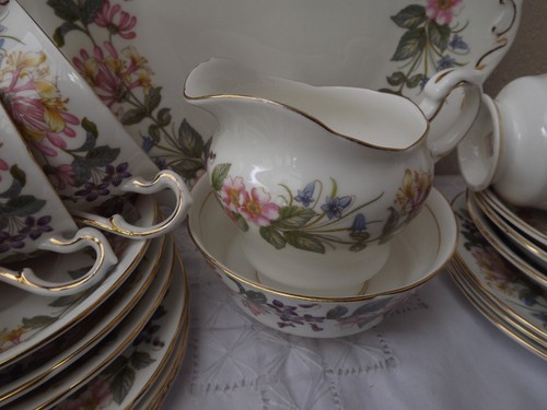 Paragon "Country Lane" 21 piece Tea Set - Porcelain china - Made in England - Picture 6 of 18