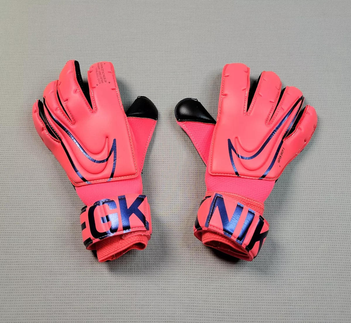 Nike vapor grip 3 red top