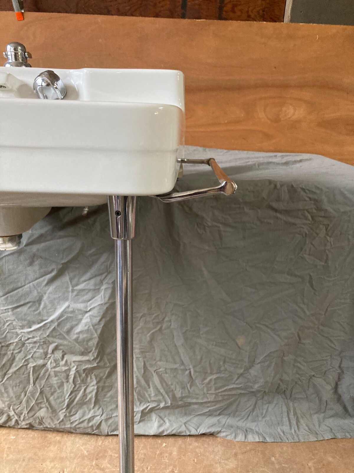 Large Vtg Mid Century White Porcelain Crane Drexel Bath Sink Chrome