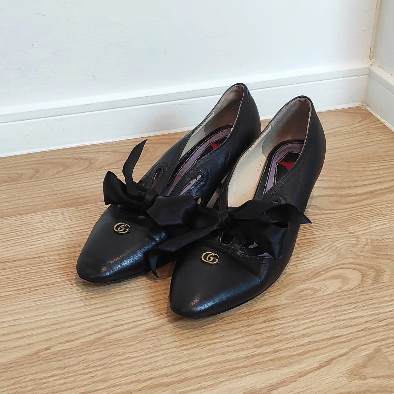 GUCCI Magnifique escarpins noirs découpés détails et nœud chaussures femme pointure : 37,5EU 7,5US
