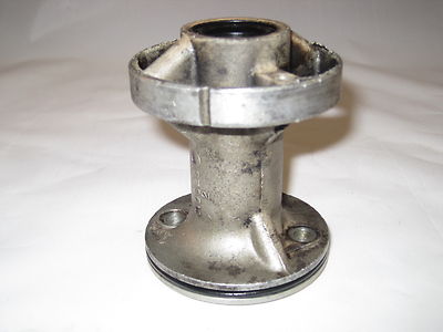Johnson Evinrude Outboard Bearing Housing Ay 433428